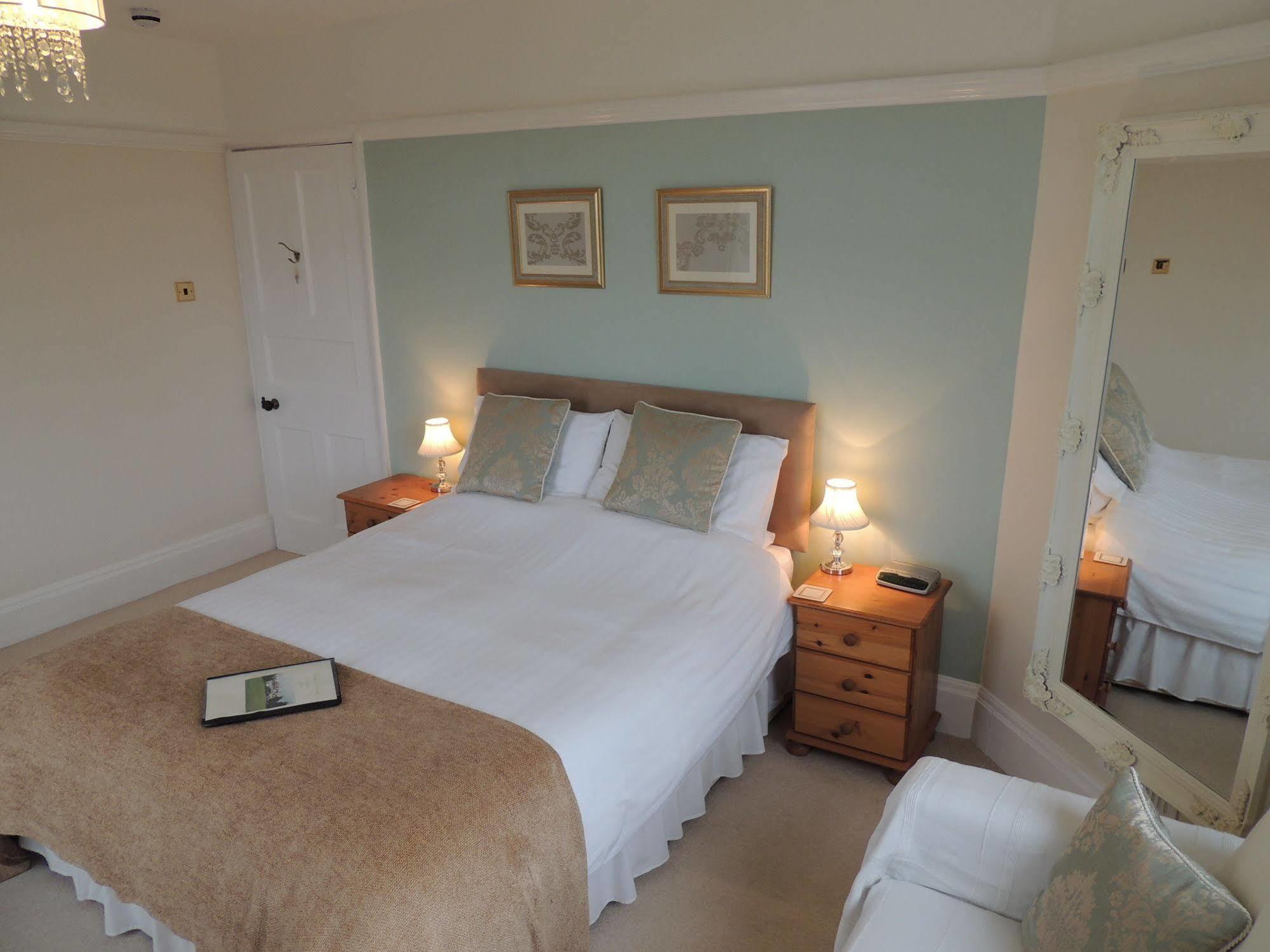 Cedar House Bed and Breakfast Minehead Exteriör bild