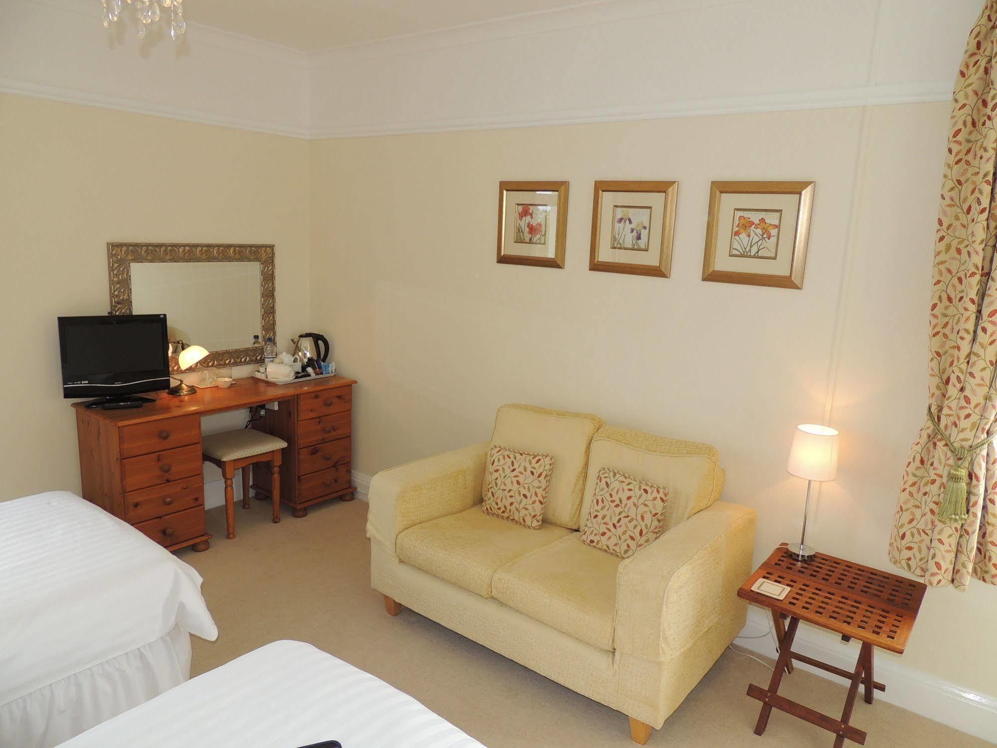 Cedar House Bed and Breakfast Minehead Exteriör bild